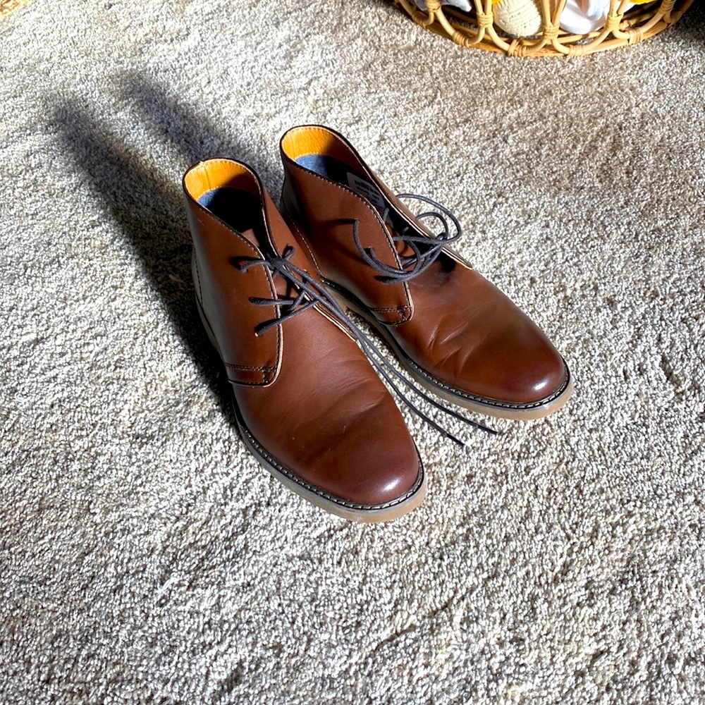 Full grain deep brown leather chuka boots